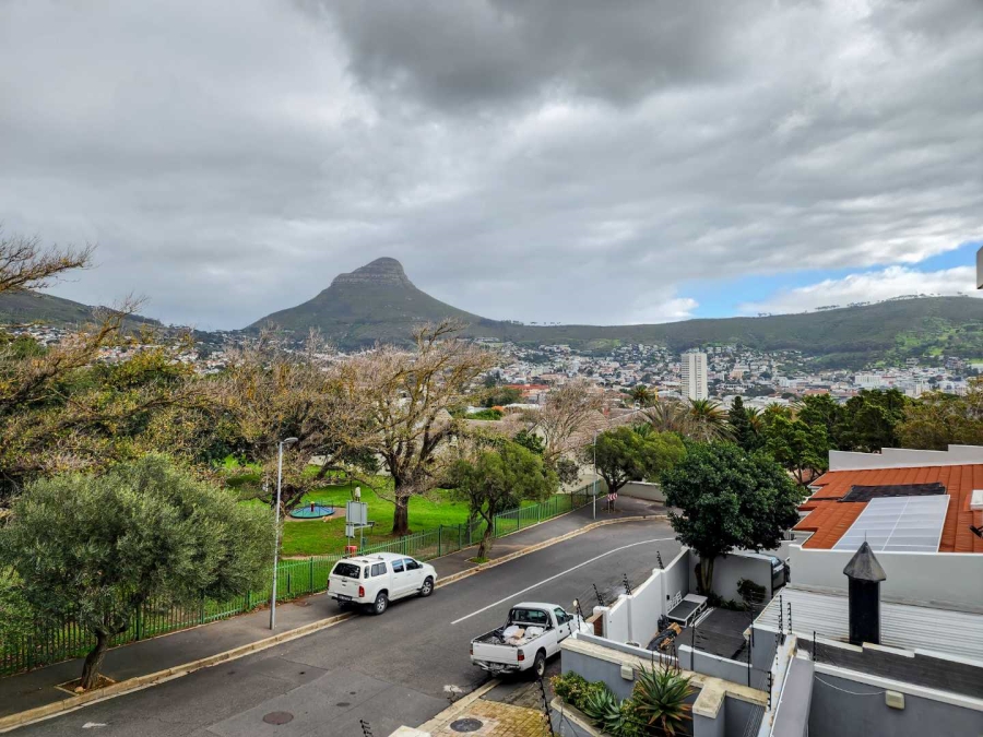 2 Bedroom Property for Sale in Vredehoek Western Cape